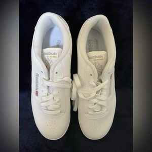 New WO Tags Reebok Princess size 6.5